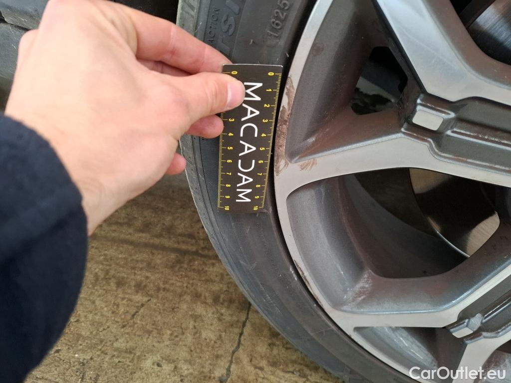  KIA  XCeed KIA  / 2019 / 5P / Crossover 1.6 GDI ISG ISG PHEV DESIGN DCT6 #36