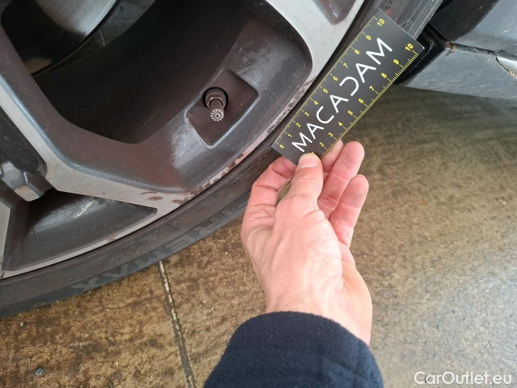  KIA  XCeed KIA  / 2019 / 5P / Crossover 1.6 GDI ISG ISG PHEV DESIGN DCT6 #42