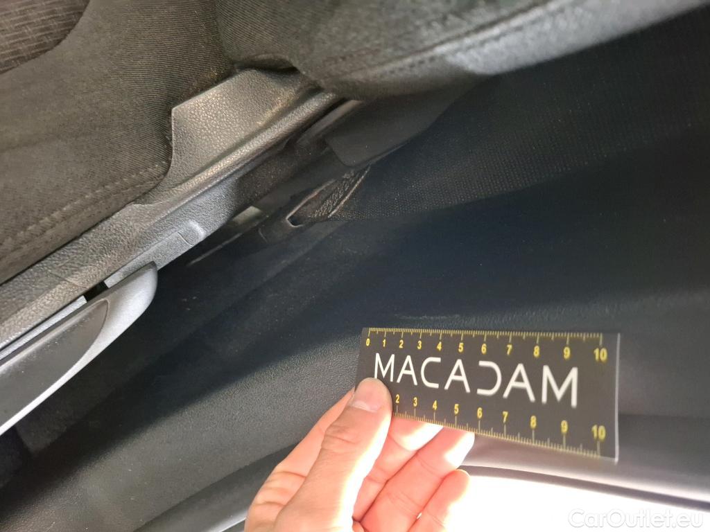  Bmw  Serie 1 BMW Série 1 / 2019 / 5P / Berline 116i Business Design #17