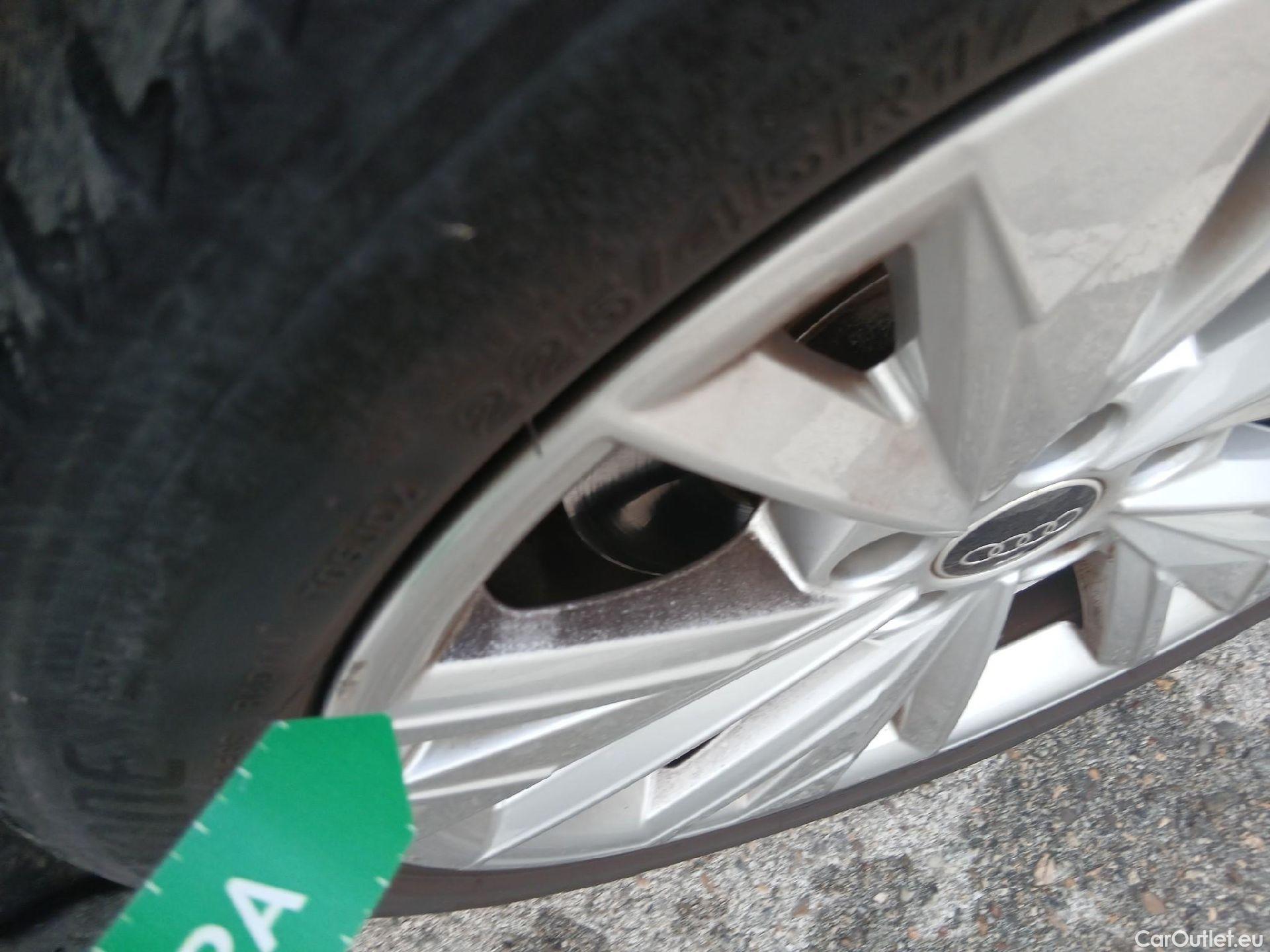  Audi  A3 AUDI  / 2020 / 5P / berlina con portón Sportback Advanced 30 TFSI 81kW S tronic (AC) #8