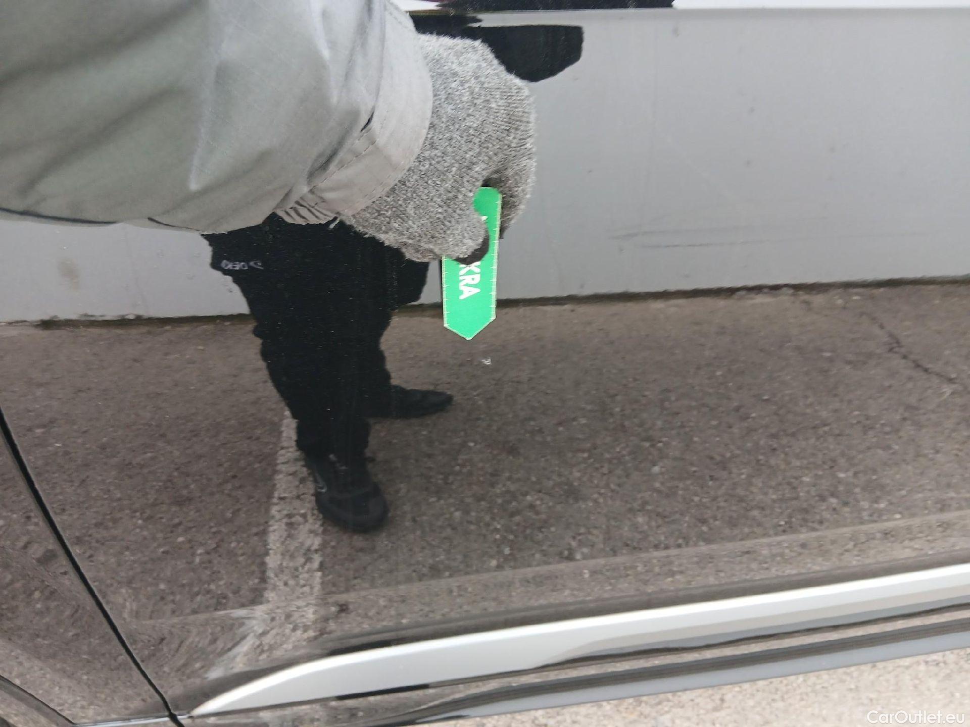  Audi  Q7 AUDI  / 2019 / 5P / todoterreno S line plus 45 TDI 170kW quat. tip.(SP) #8