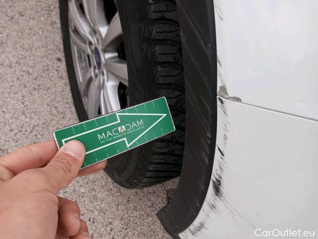  Ford  Kuga FORD  / 2016 / 5P / todoterreno 1.5 EcoBoost 88kW 4x2 Trend+ (CX) #47