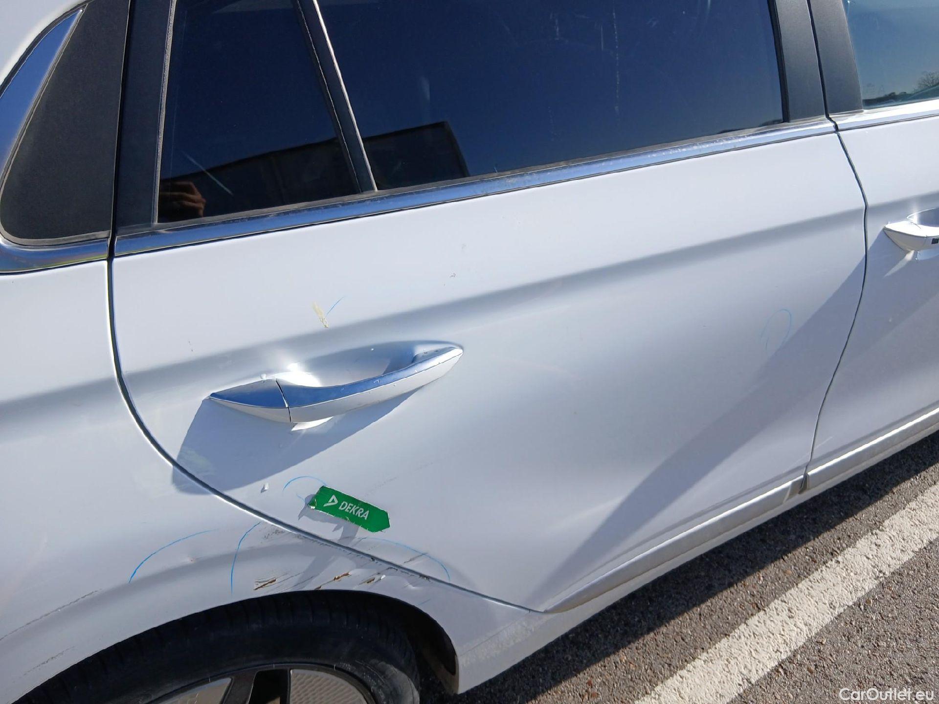  Hyundai   Ioniq HYUNDAI / 2019 / 5P / berlina con portón 1.6 GDI HEV Tecno DCT #32