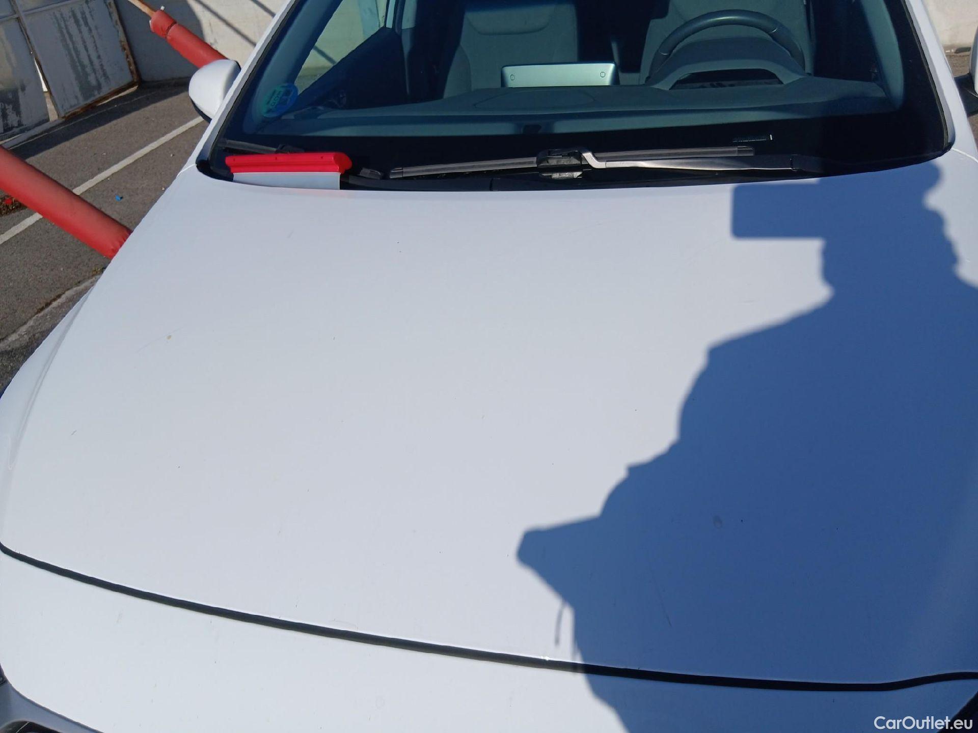  Hyundai   Ioniq HYUNDAI / 2019 / 5P / berlina con portón 1.6 GDI HEV Tecno DCT #8