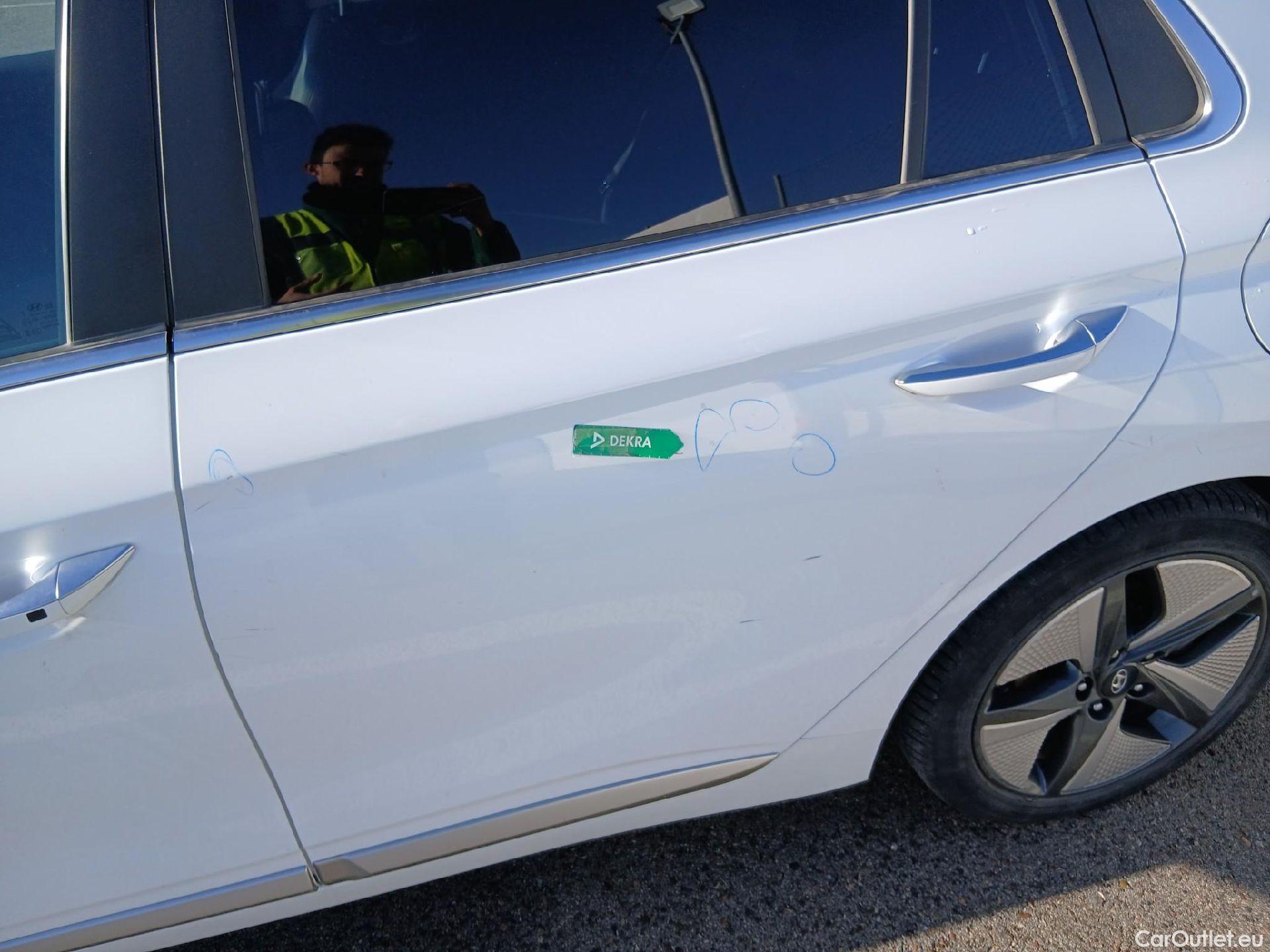  Hyundai   Ioniq HYUNDAI / 2019 / 5P / berlina con portón 1.6 GDI HEV Tecno DCT #16