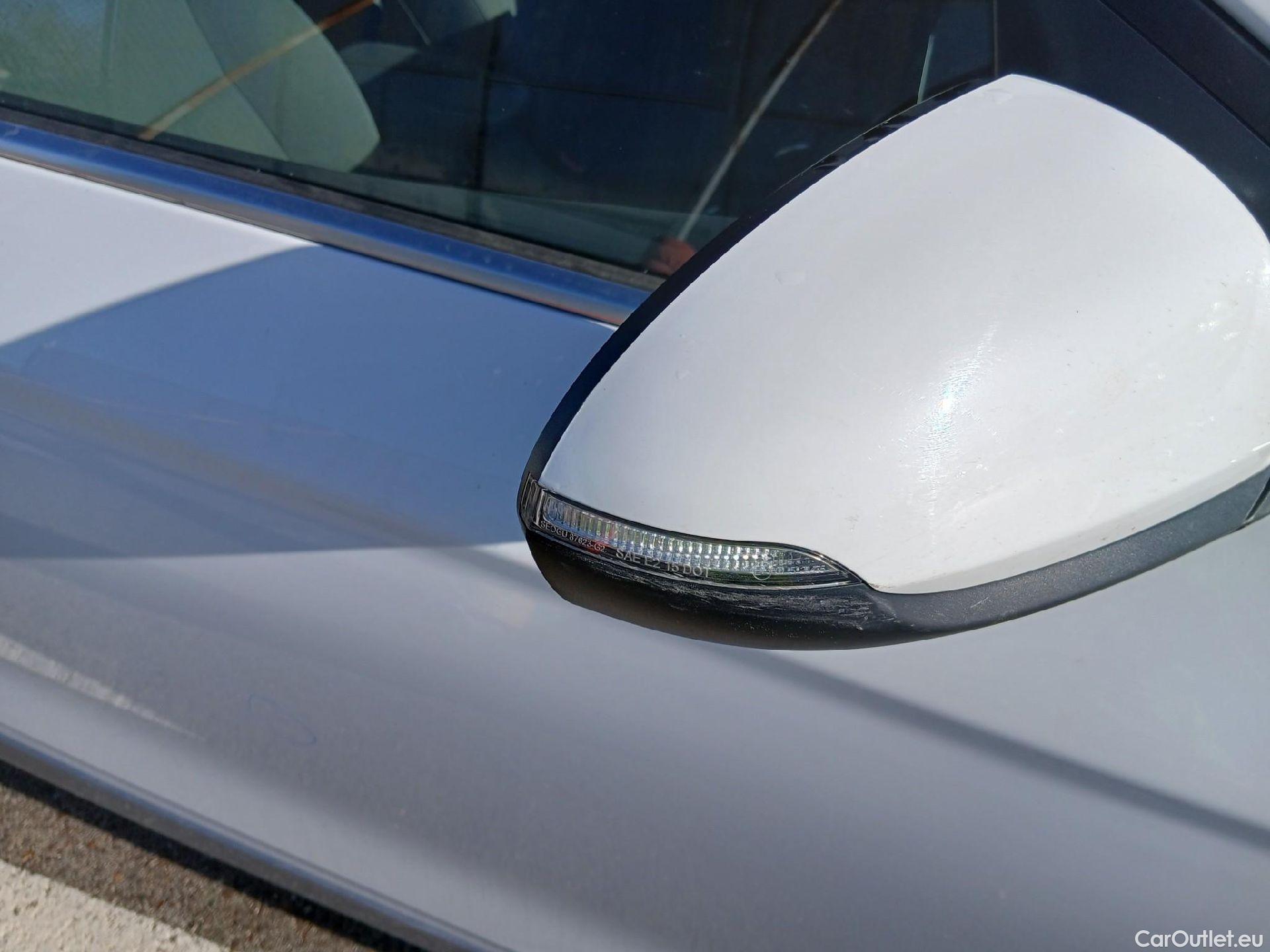  Hyundai   Ioniq HYUNDAI / 2019 / 5P / berlina con portón 1.6 GDI HEV Tecno DCT #37