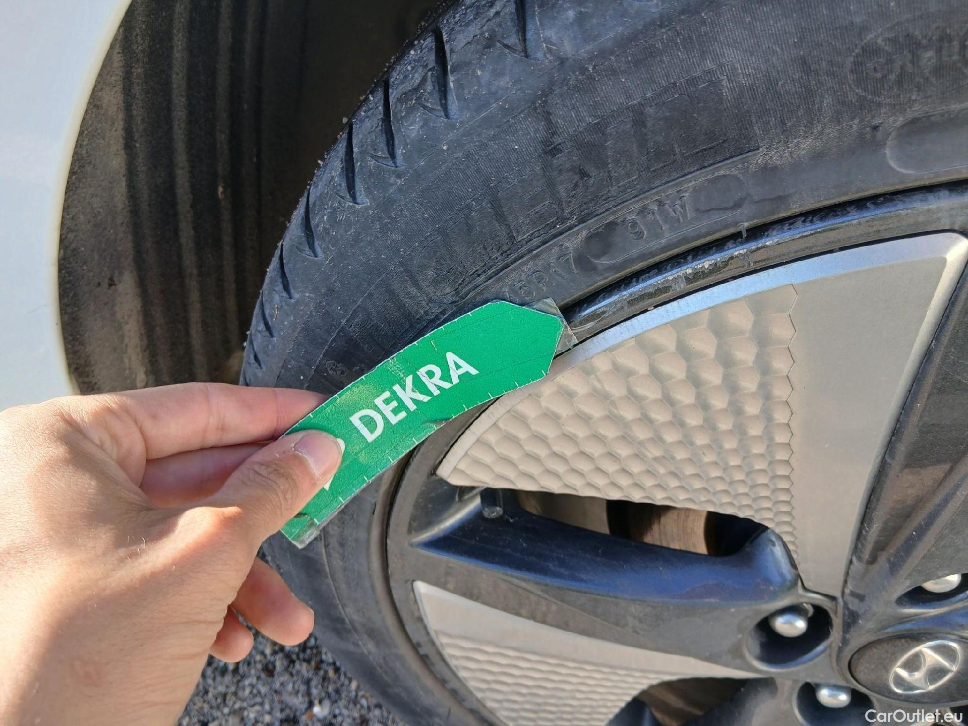  Hyundai   Ioniq HYUNDAI / 2019 / 5P / berlina con portón 1.6 GDI HEV Tecno DCT #17