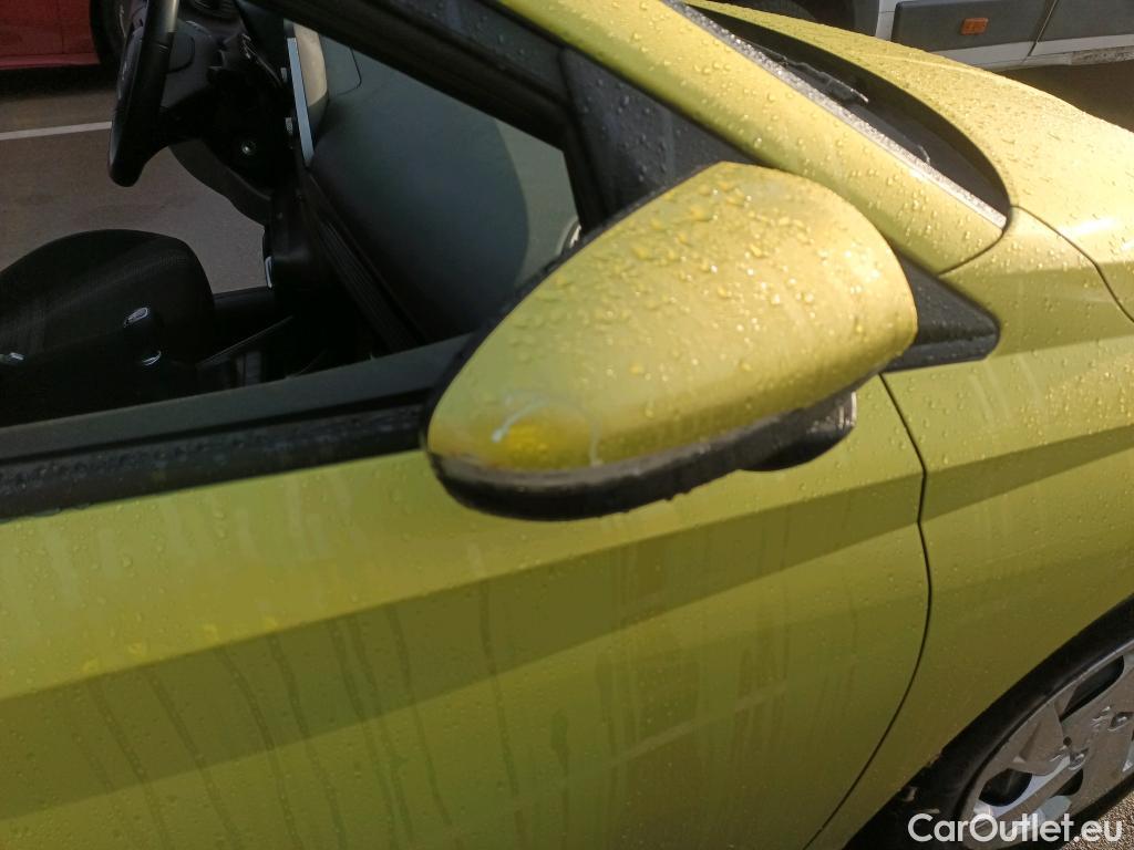  Land Rover  Discovery HYUNDAI i20 / 2023 / 5P / berlina con portón 1.2 MPI Essence #9