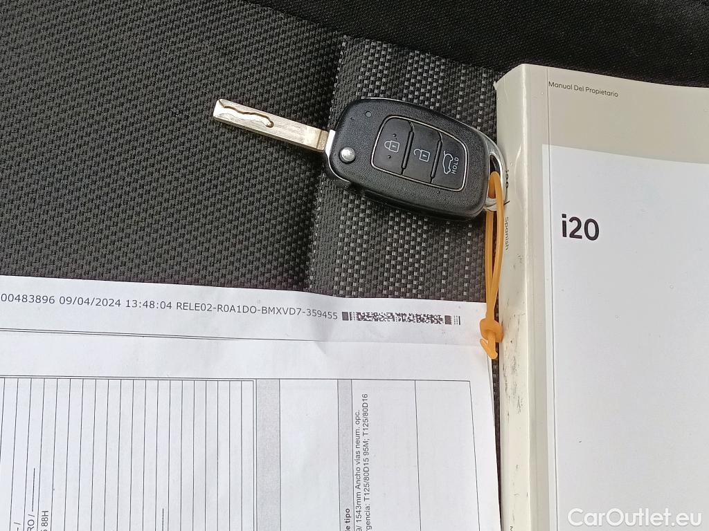  Land Rover  Discovery HYUNDAI i20 / 2023 / 5P / berlina con portón 1.2 MPI Essence #2