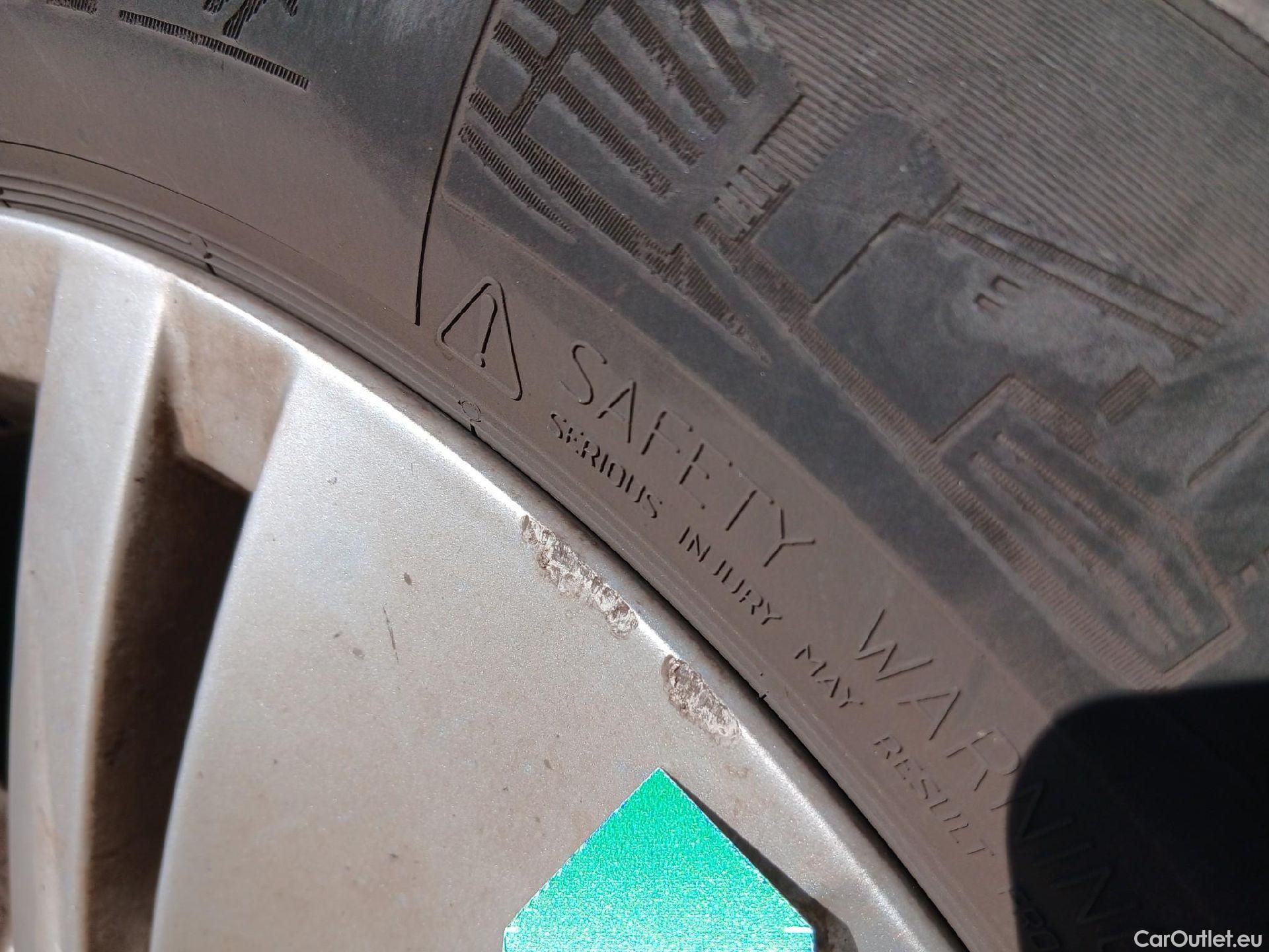  Volkswagen  Golf  VOLKSWAGEN / 2020 / 5P / berlina con portón Life 2.0 TDI 85kW (115CV) #28