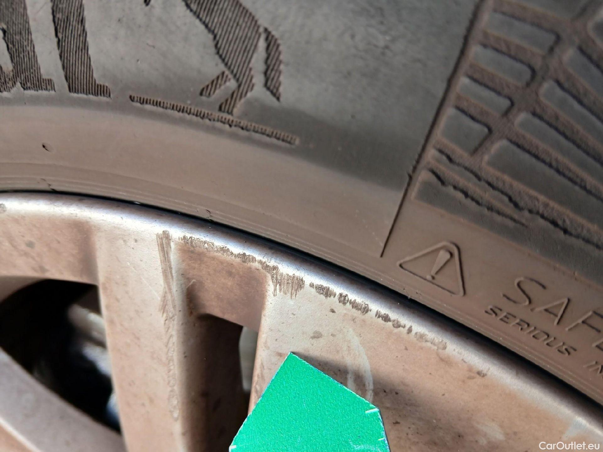  Volkswagen  Golf  VOLKSWAGEN / 2020 / 5P / berlina con portón Life 2.0 TDI 85kW (115CV) #9