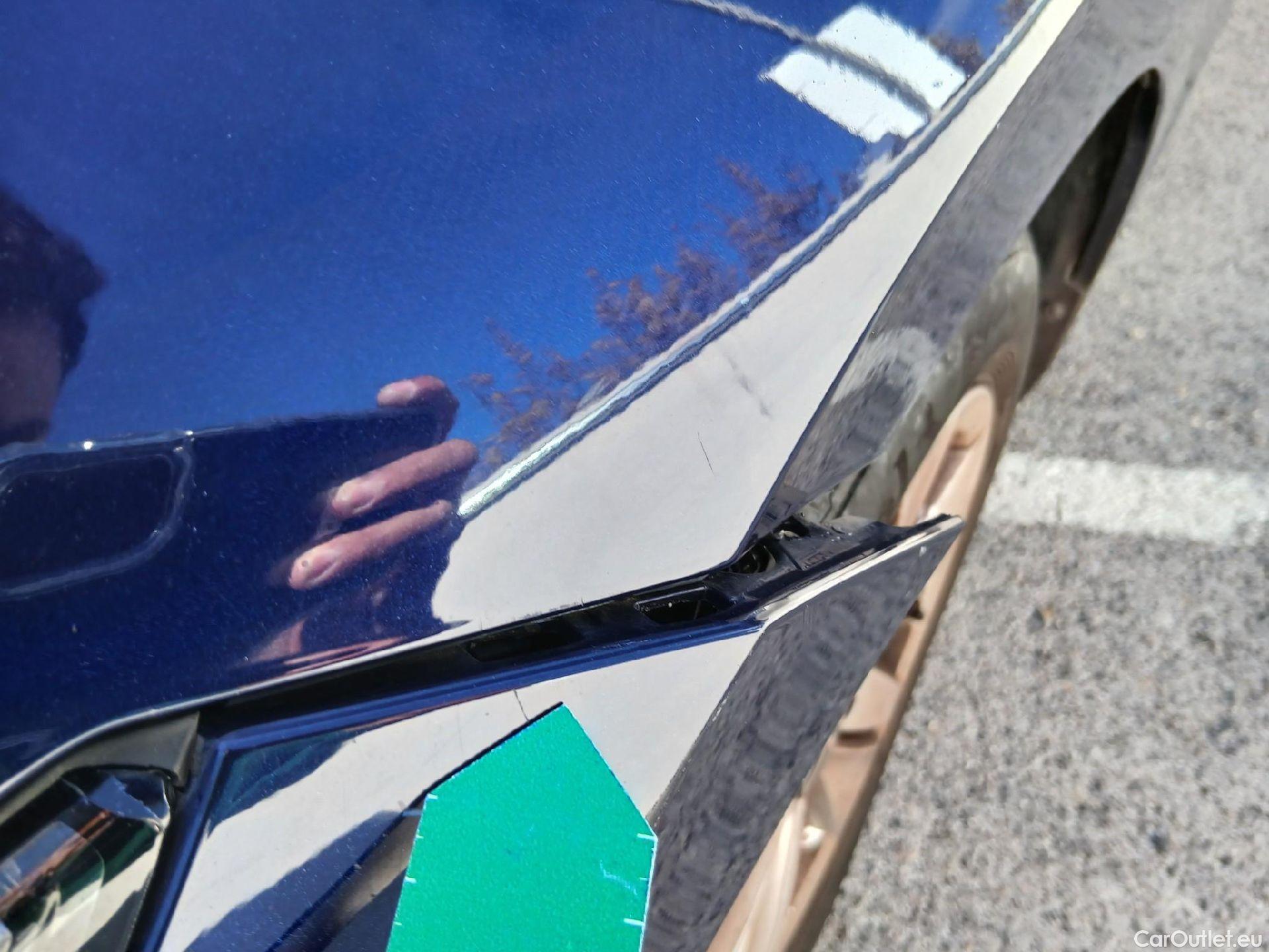  Volkswagen  Golf  VOLKSWAGEN / 2020 / 5P / berlina con portón Life 2.0 TDI 85kW (115CV) #3