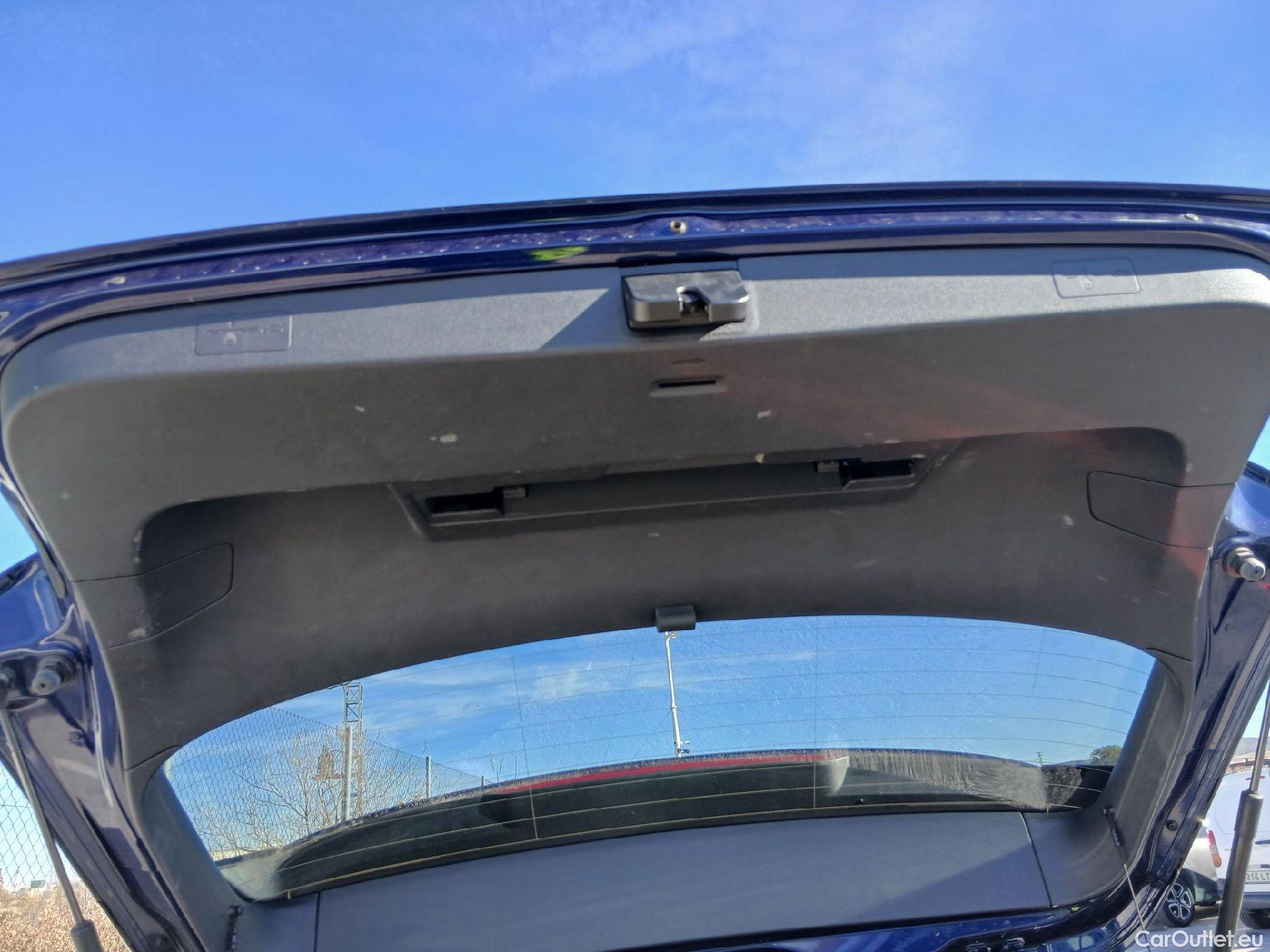  Volkswagen  Golf  VOLKSWAGEN / 2020 / 5P / berlina con portón Life 2.0 TDI 85kW (115CV) #19