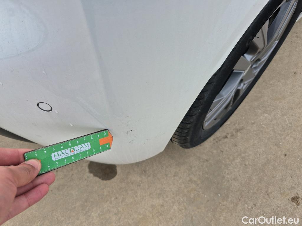  Peugeot  208 PEUGEOT  / 2019 / 5P / berlina con portón BlueHDi 73kW (100CV) Active Pack (AC) #24