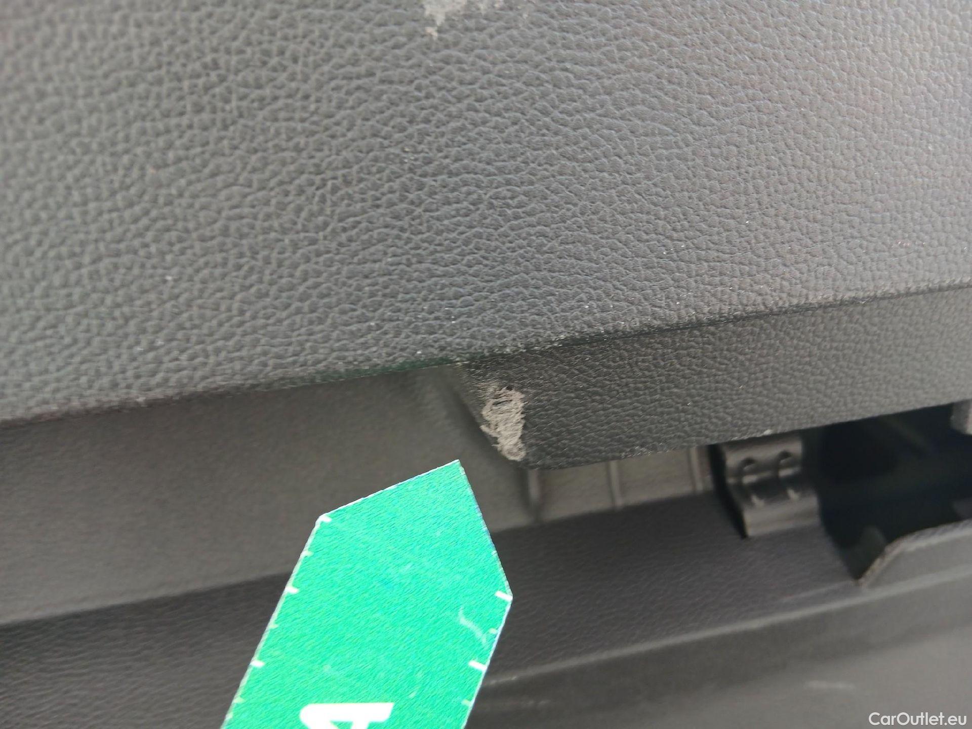  Volkswagen  Golf  VOLKSWAGEN / 2020 / 5P / berlina con portón Life 2.0 TDI 85kW (115CV) #20