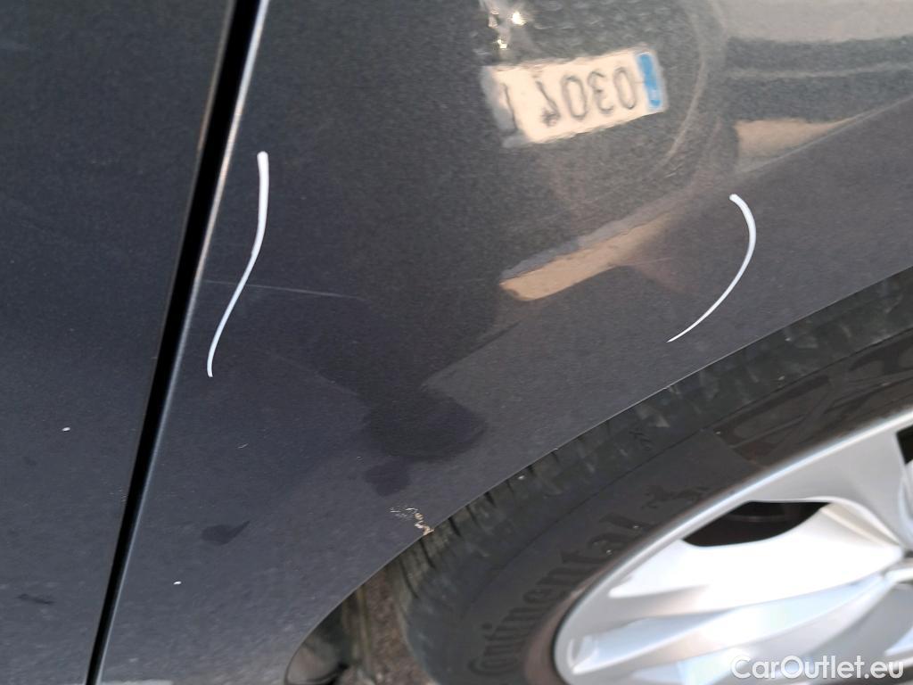  Renault  Megane RENAULT Mégane / 2015 / 5P / berlina con portón Zen TCe 103 kW (140CV) EDC GPF #19