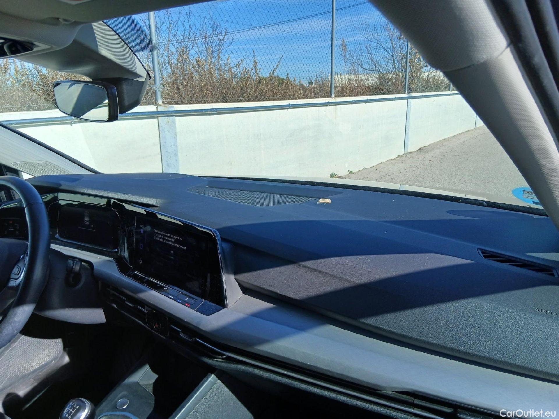  Volkswagen  Golf  VOLKSWAGEN / 2020 / 5P / berlina con portón Life 2.0 TDI 85kW (115CV) #41