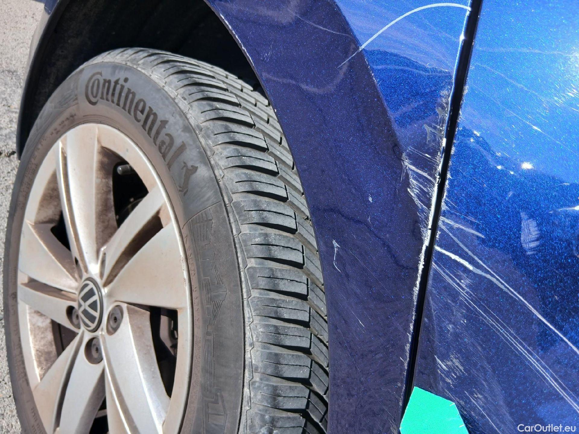  Volkswagen  Golf  VOLKSWAGEN / 2020 / 5P / berlina con portón Life 2.0 TDI 85kW (115CV) #26