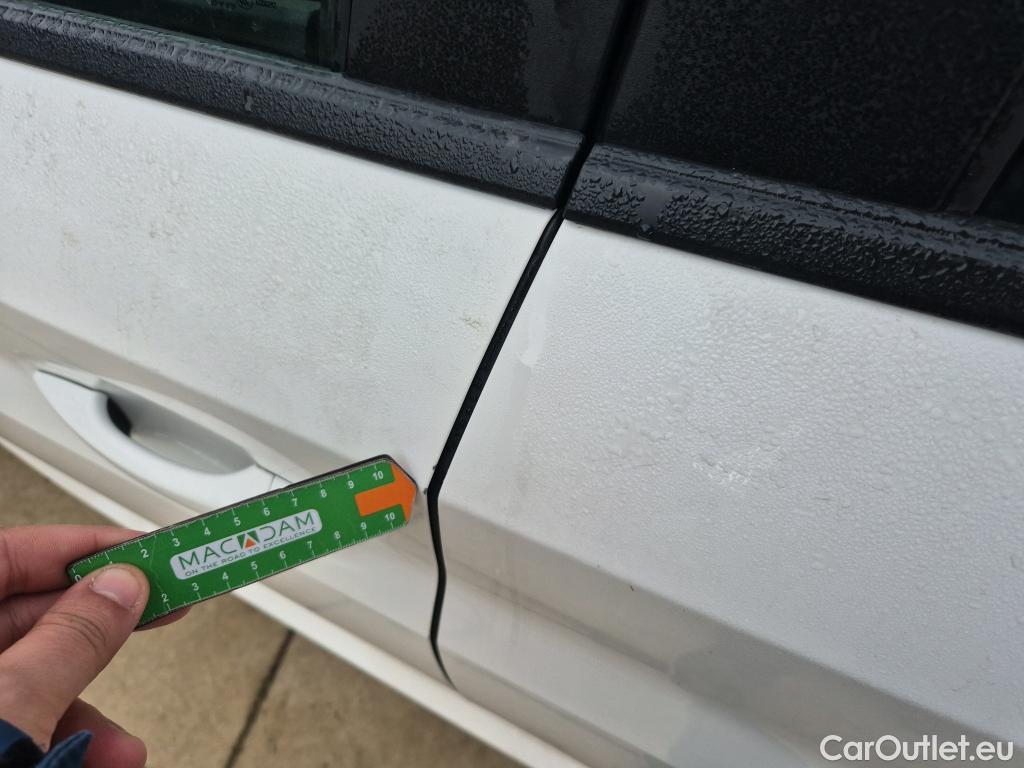  Peugeot  208 PEUGEOT  / 2019 / 5P / berlina con portón BlueHDi 73kW (100CV) Active Pack (AC) #7