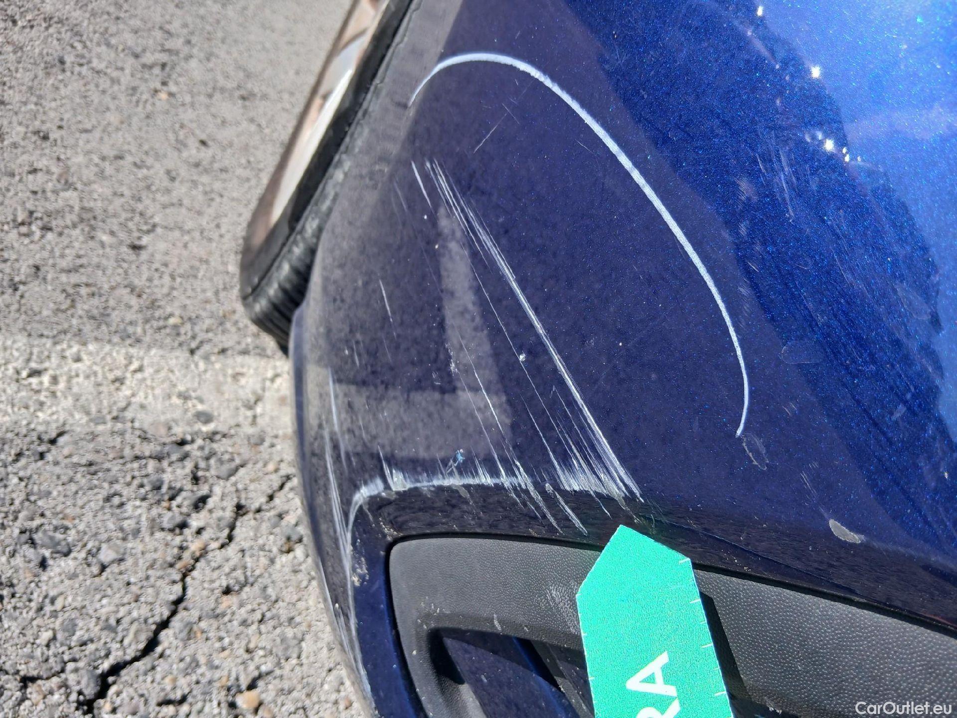  Volkswagen  Golf  VOLKSWAGEN / 2020 / 5P / berlina con portón Life 2.0 TDI 85kW (115CV) #2