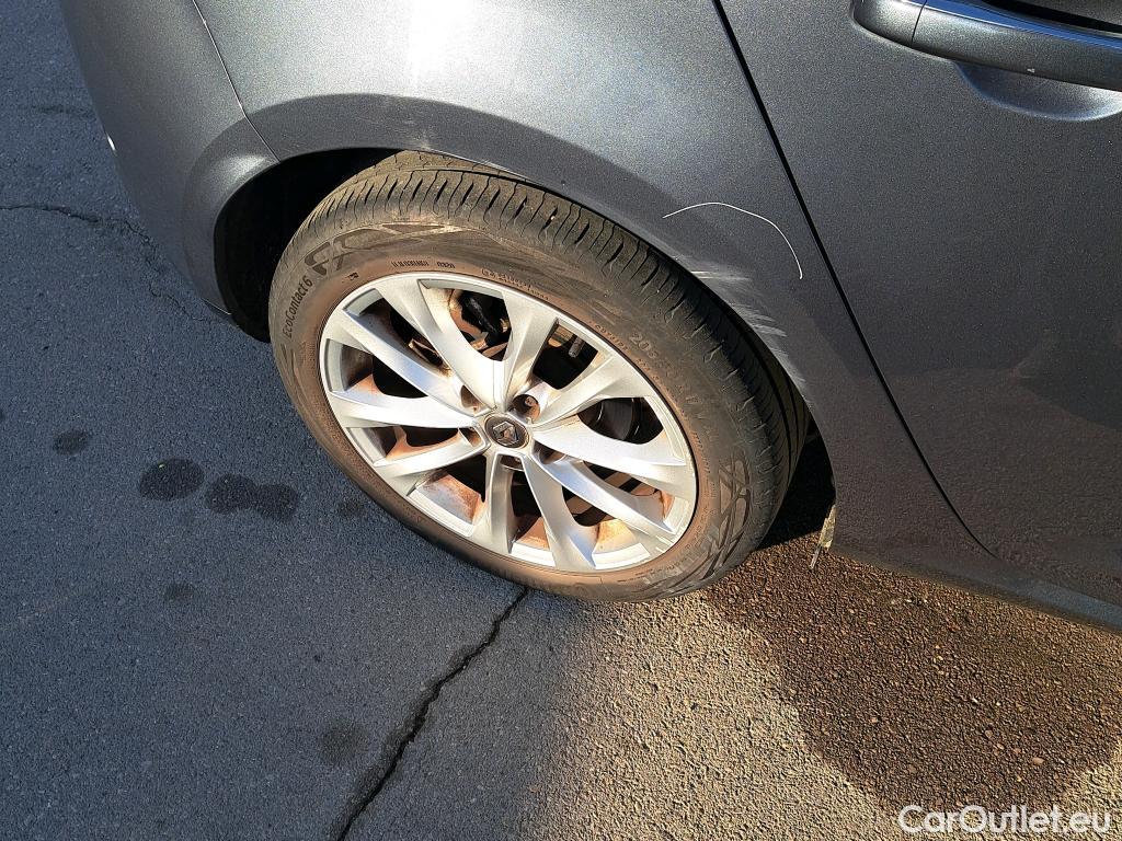  Renault  Megane RENAULT Mégane / 2015 / 5P / berlina con portón Zen TCe 103 kW (140CV) EDC GPF #10