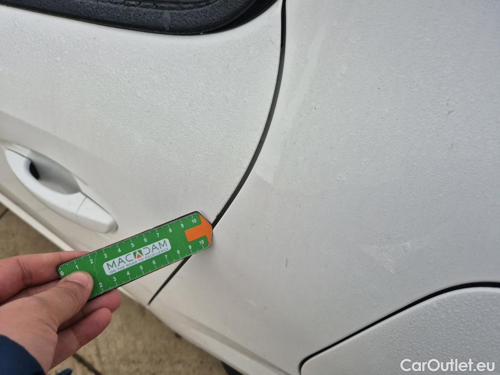  Peugeot  208 PEUGEOT  / 2019 / 5P / berlina con portón BlueHDi 73kW (100CV) Active Pack (AC) #16