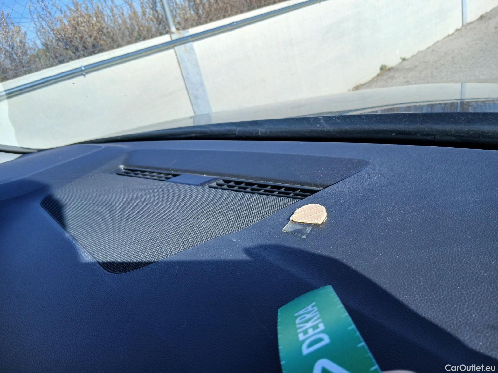  Volkswagen  Golf  VOLKSWAGEN / 2020 / 5P / berlina con portón Life 2.0 TDI 85kW (115CV) #42