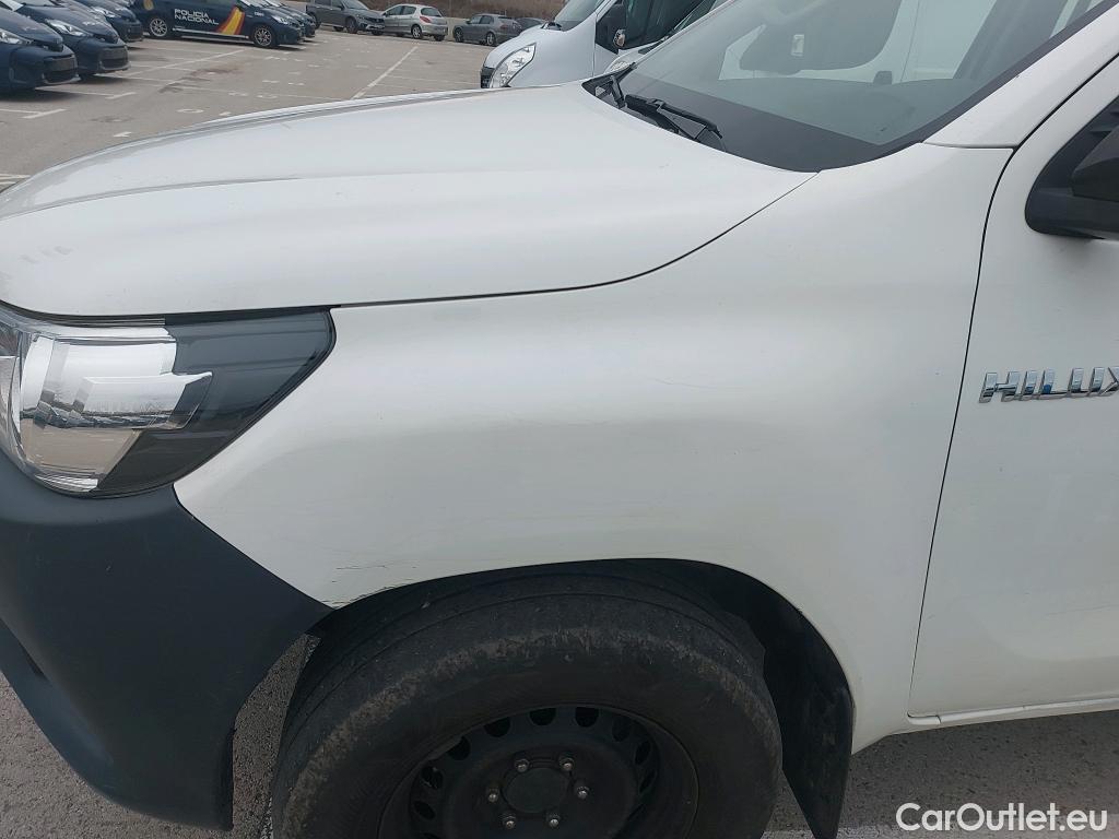  Toyota  Hilux TOYOTA  / 2016 / 4P / pickup 2.4 D-4D Cabina Doble GX #48