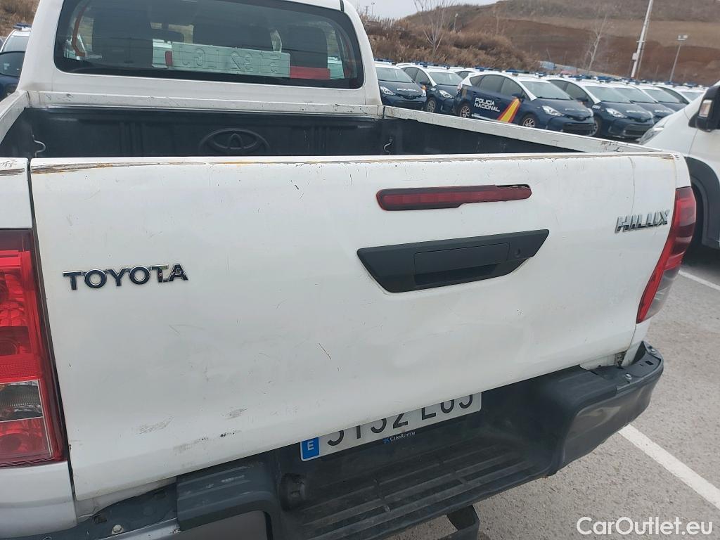  Toyota  Hilux TOYOTA  / 2016 / 4P / pickup 2.4 D-4D Cabina Doble GX #3