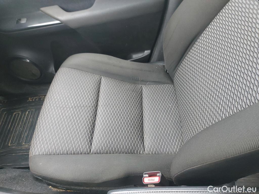  Toyota  Hilux TOYOTA  / 2016 / 4P / pickup 2.4 D-4D Cabina Doble GX #44