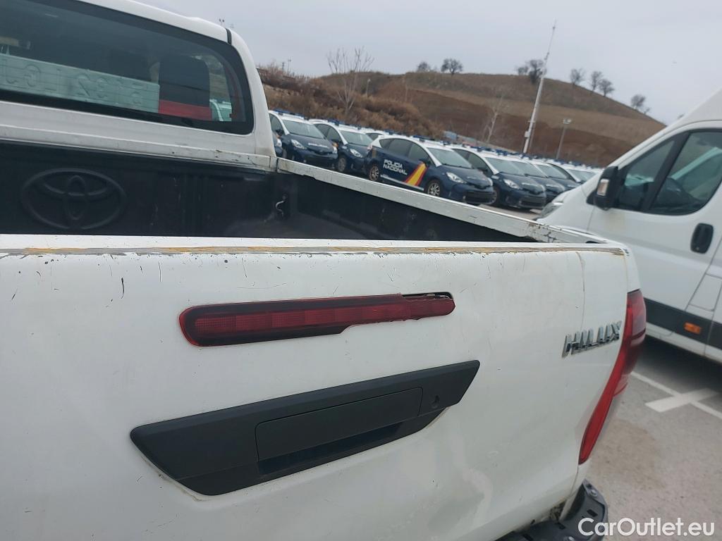  Toyota  Hilux TOYOTA  / 2016 / 4P / pickup 2.4 D-4D Cabina Doble GX #7