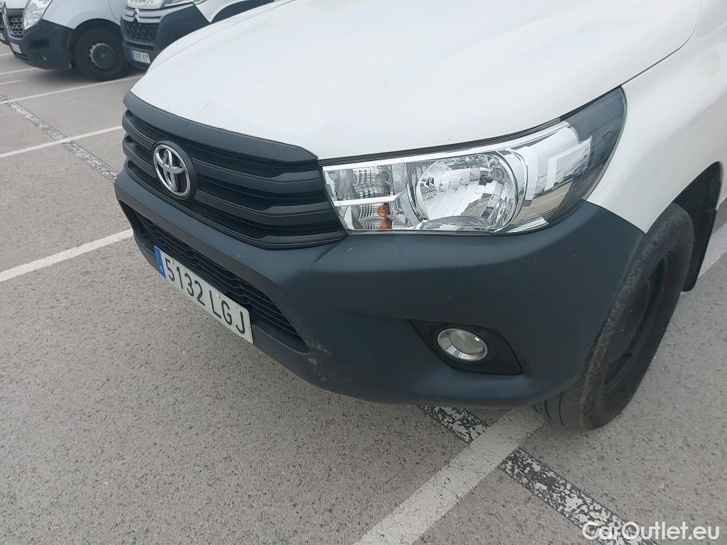  Toyota  Hilux TOYOTA  / 2016 / 4P / pickup 2.4 D-4D Cabina Doble GX #63