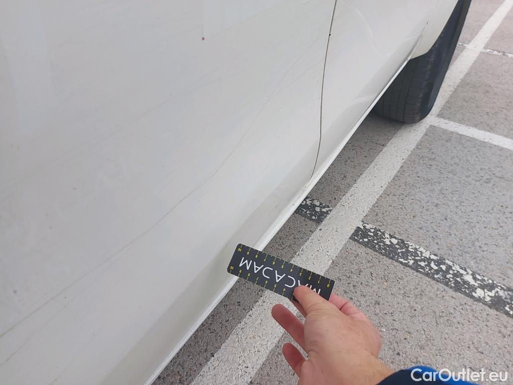  Toyota  Hilux TOYOTA  / 2016 / 4P / pickup 2.4 D-4D Cabina Doble GX #32