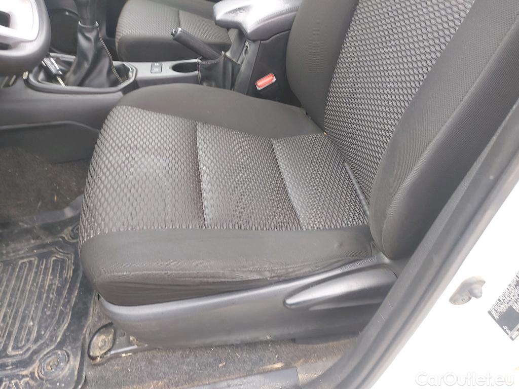  Toyota  Hilux TOYOTA  / 2016 / 4P / pickup 2.4 D-4D Cabina Doble GX #42