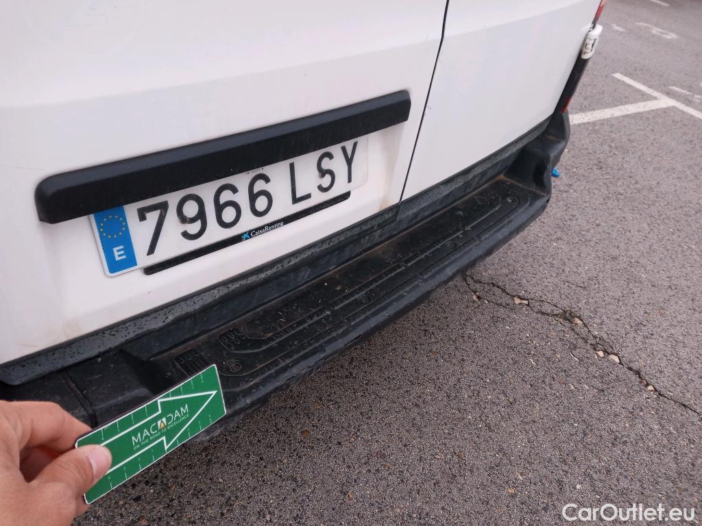  Volkswagen  Crafter VOLKSWAGEN  / 2017 / 4P / furgón 30 Furgón BM TN L3H2 2.0TDI 75kW (102CV) #2