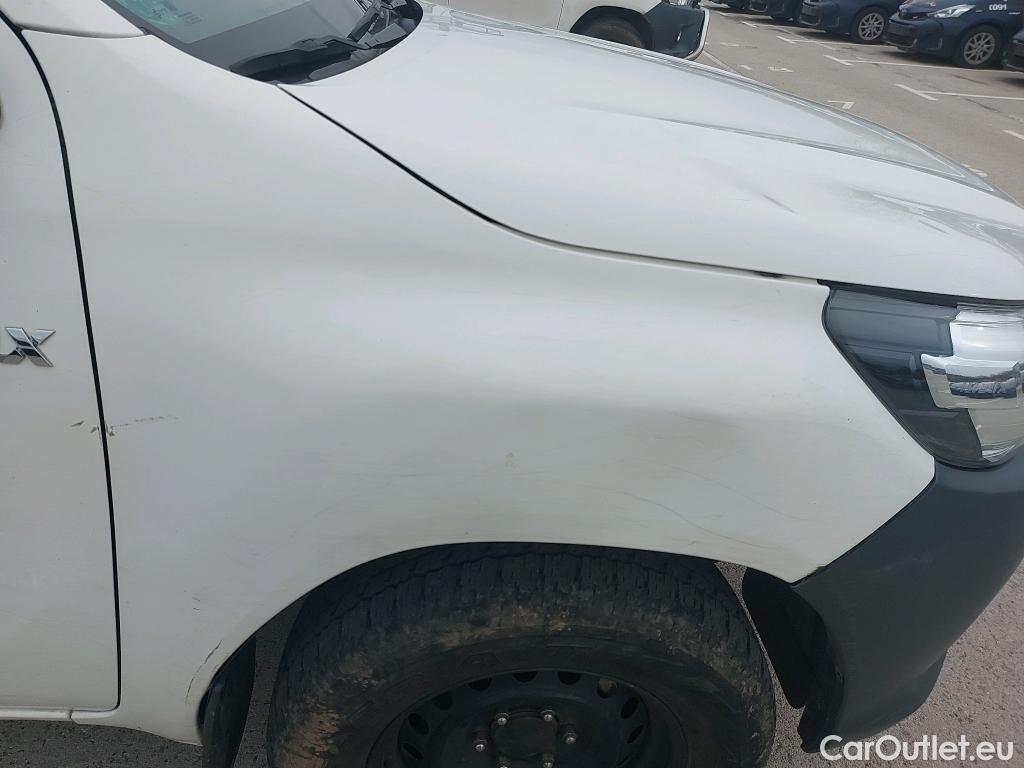  Toyota  Hilux TOYOTA  / 2016 / 4P / pickup 2.4 D-4D Cabina Doble GX #24