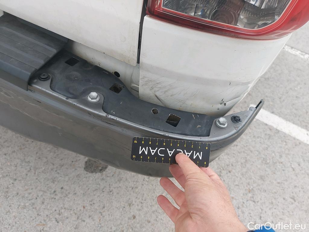  Toyota  Hilux TOYOTA  / 2016 / 4P / pickup 2.4 D-4D Cabina Doble GX #41