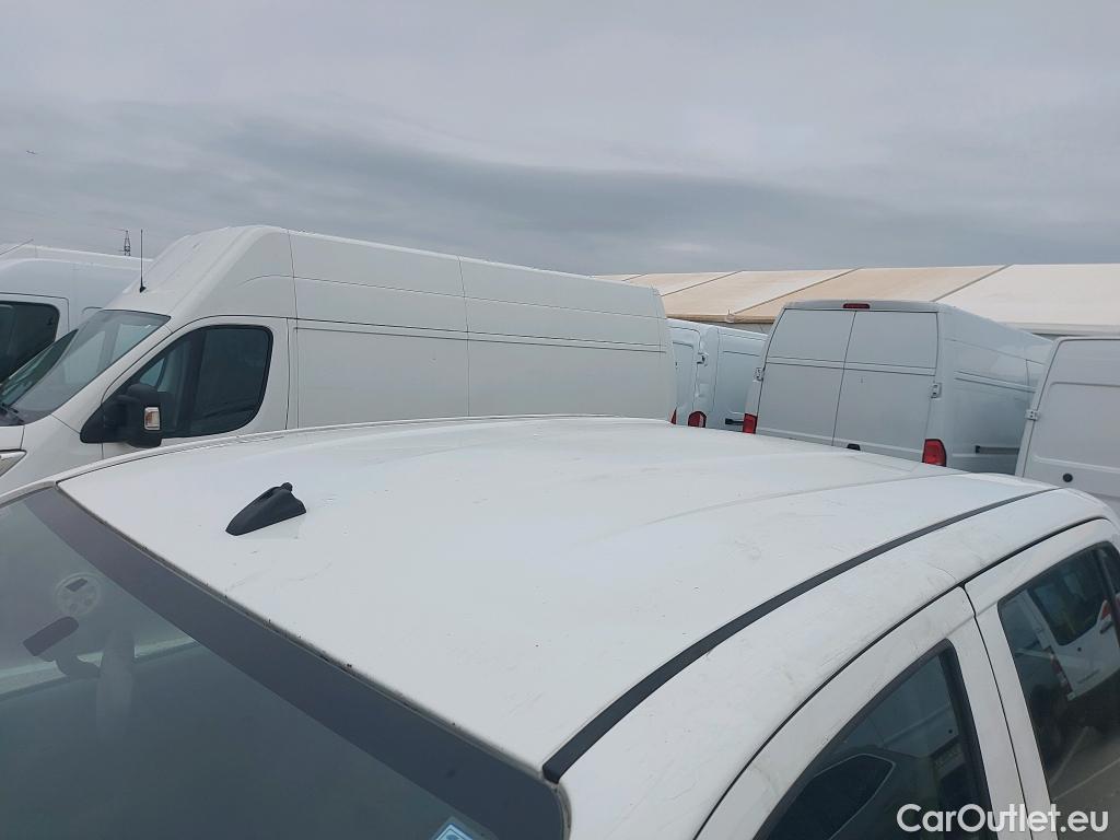  Toyota  Hilux TOYOTA  / 2016 / 4P / pickup 2.4 D-4D Cabina Doble GX #1