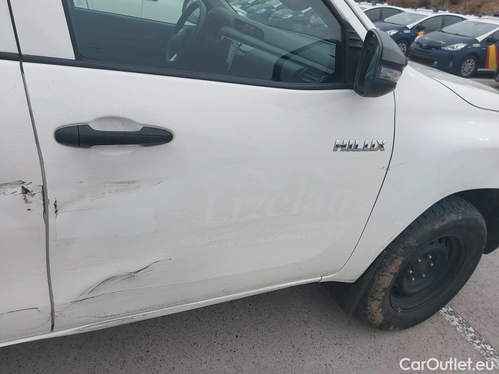  Toyota  Hilux TOYOTA  / 2016 / 4P / pickup 2.4 D-4D Cabina Doble GX #17