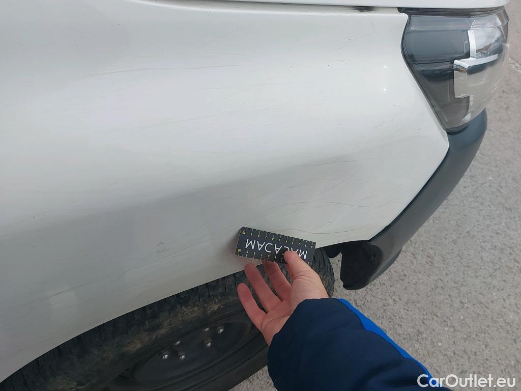  Toyota  Hilux TOYOTA  / 2016 / 4P / pickup 2.4 D-4D Cabina Doble GX #25