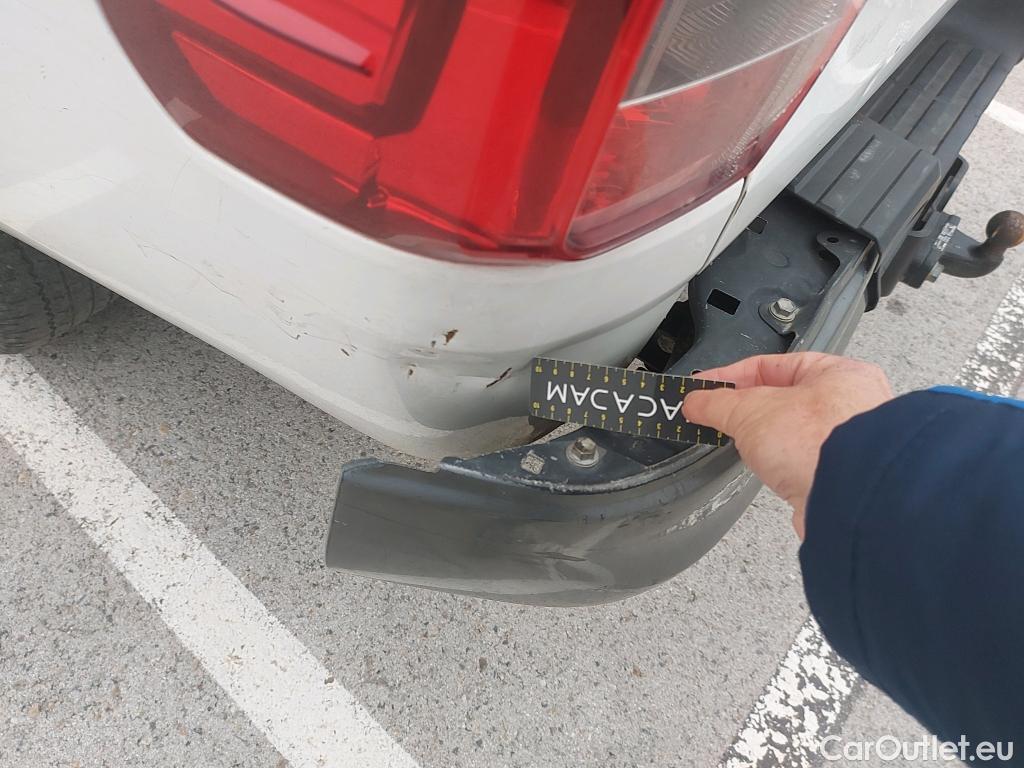  Toyota  Hilux TOYOTA  / 2016 / 4P / pickup 2.4 D-4D Cabina Doble GX #13