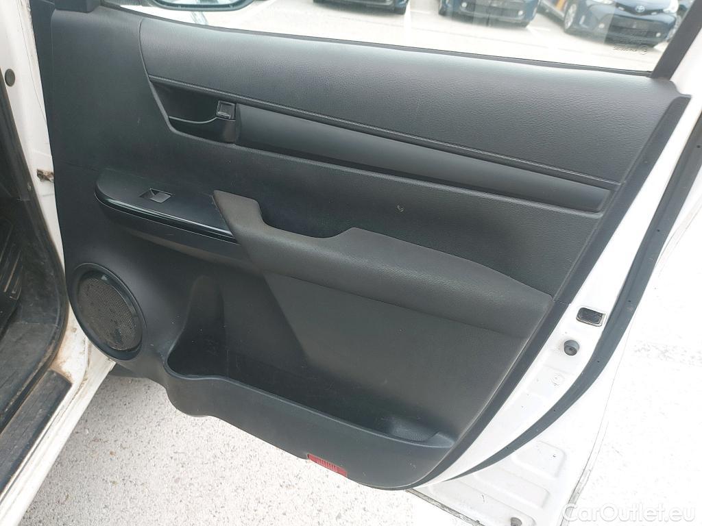  Toyota  Hilux TOYOTA  / 2016 / 4P / pickup 2.4 D-4D Cabina Doble GX #50