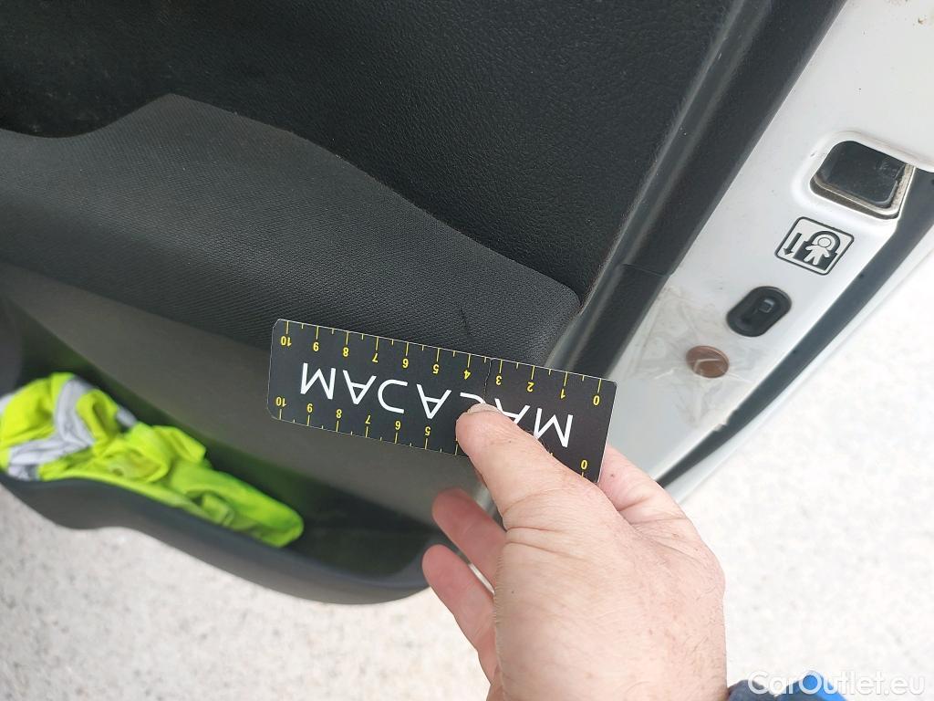  Toyota  Hilux TOYOTA  / 2016 / 4P / pickup 2.4 D-4D Cabina Doble GX #53