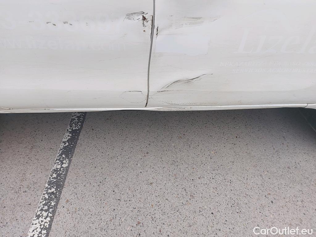  Toyota  Hilux TOYOTA  / 2016 / 4P / pickup 2.4 D-4D Cabina Doble GX #26