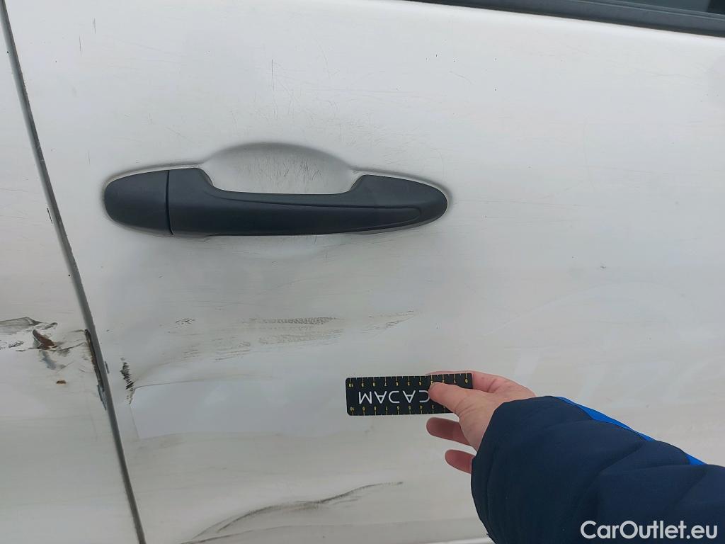  Toyota  Hilux TOYOTA  / 2016 / 4P / pickup 2.4 D-4D Cabina Doble GX #19