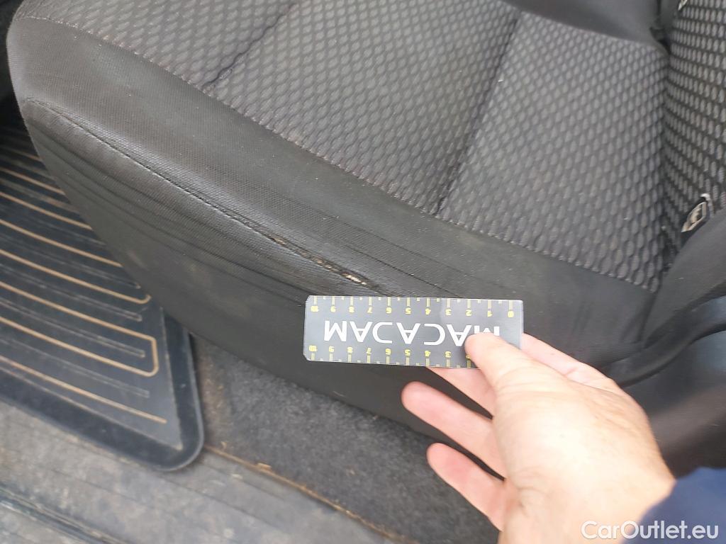  Toyota  Hilux TOYOTA  / 2016 / 4P / pickup 2.4 D-4D Cabina Doble GX #47