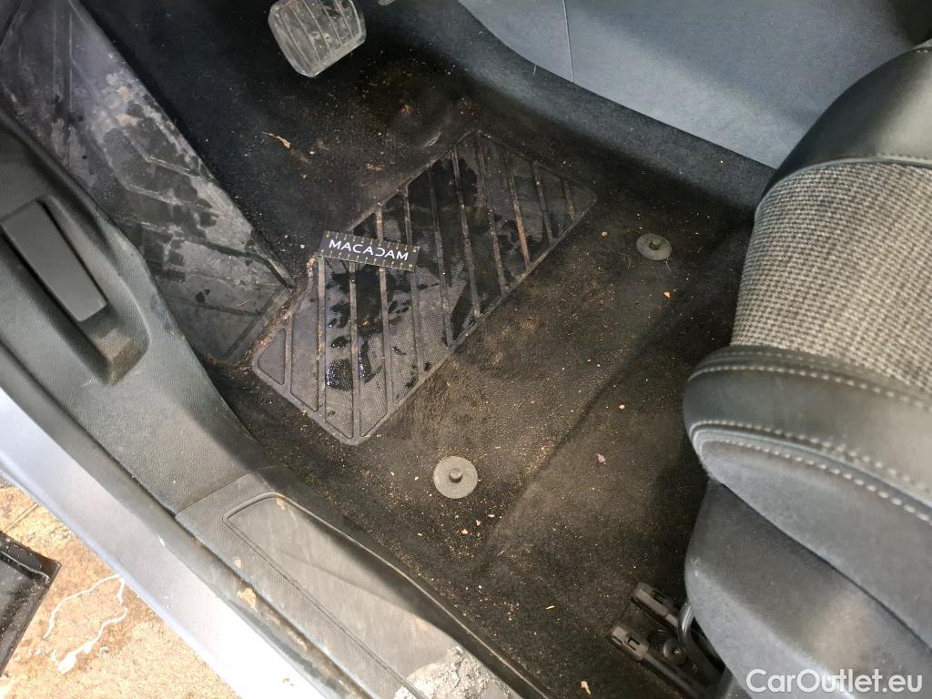  Peugeot  5008  Allure Business 1.5 HDi 130CV BVA8 E6dT #43