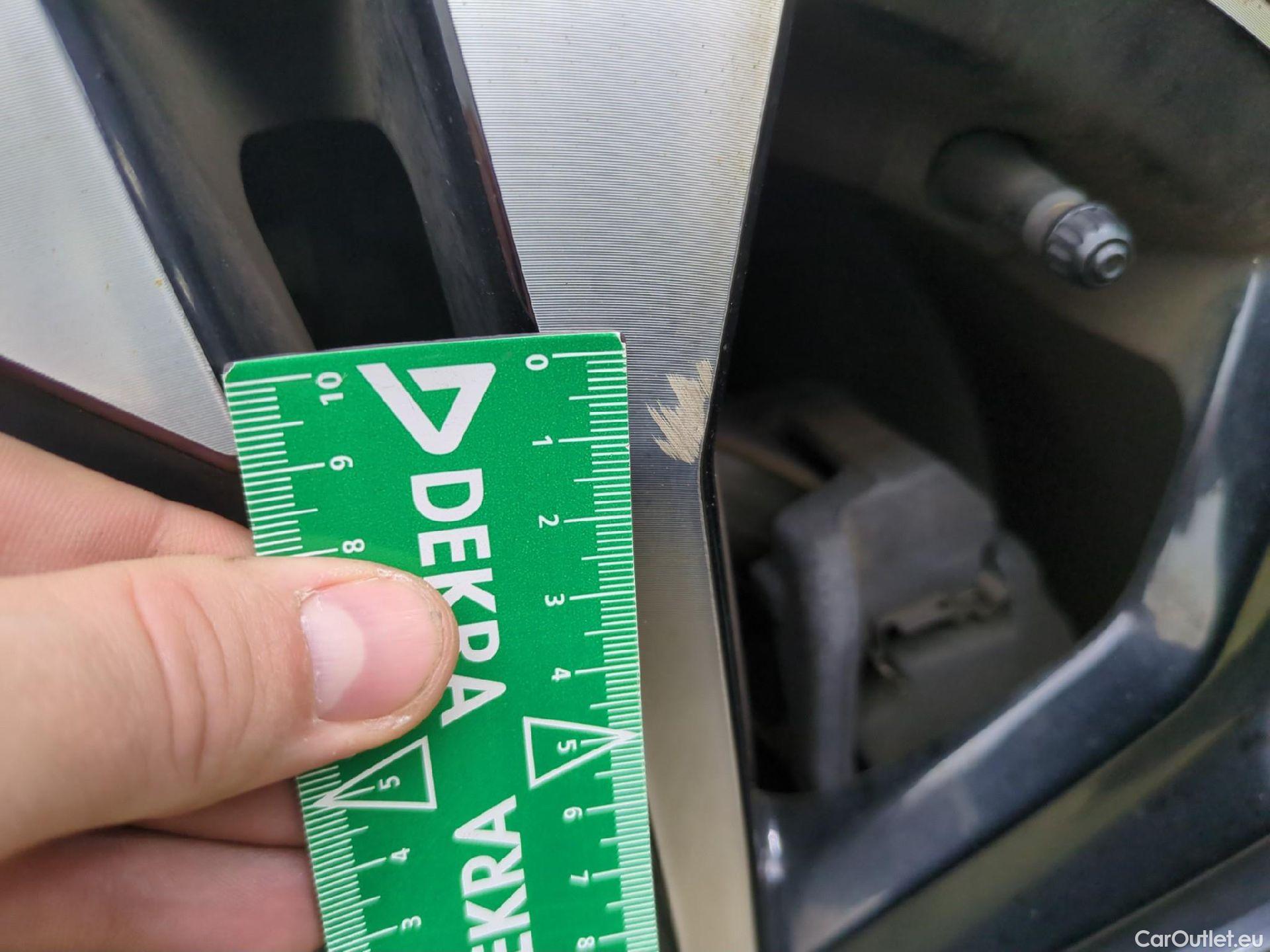  Peugeot  2008  Allure Pack 1.5 HDi 110CV BVM6 E6d #9