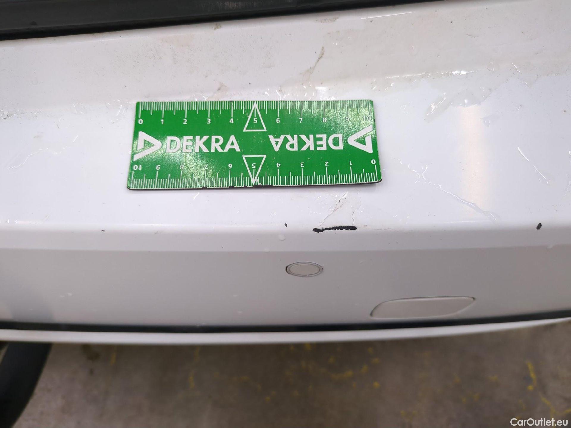  Toyota  Corolla TOYOTA  Touring Sports / 2018 / 5P / Break Hybride 122h Dynamic Business Stage Acad #37