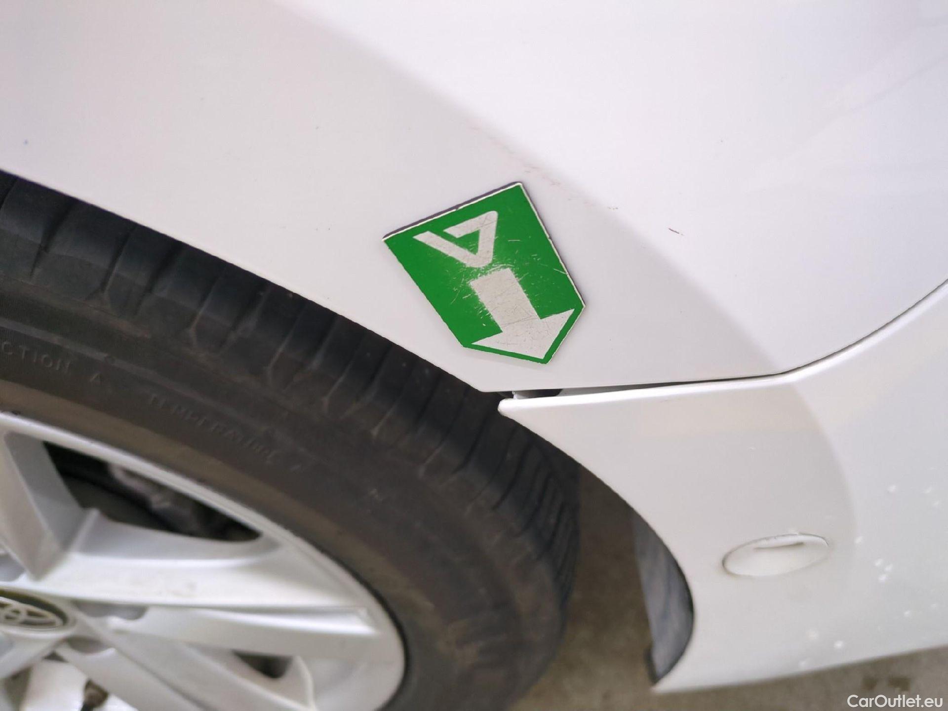  Toyota  Corolla TOYOTA  Touring Sports / 2018 / 5P / Break Hybride 122h Dynamic Business Stage Acad #36